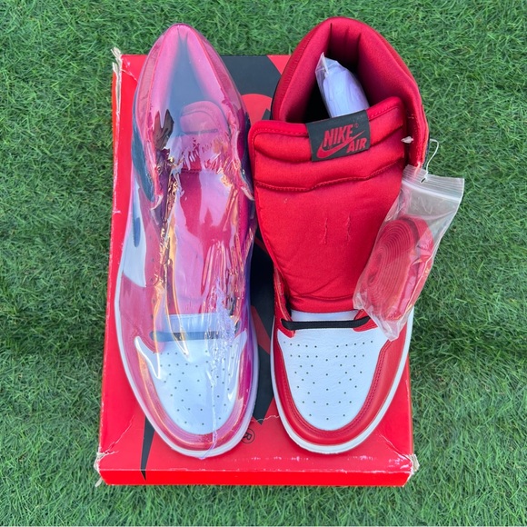 Jordan 1 satin Chicago - Picture 4 of 4